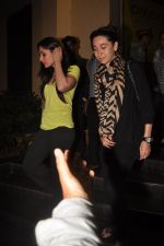 Kareena Kapoor, Karisma Kapoor watch agent vinod in Pixion, Bandra on 18th March 2012 (23).JPG